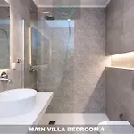 Lucky Villa