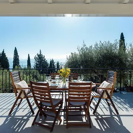Lucky Villa *