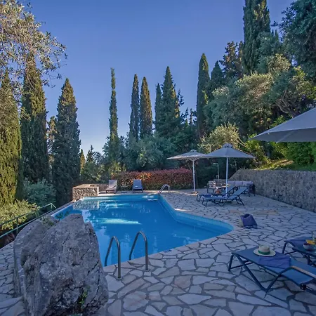 Lucky * Benitses (Corfu)