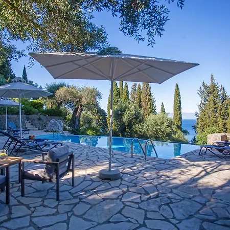 Lucky Villa *