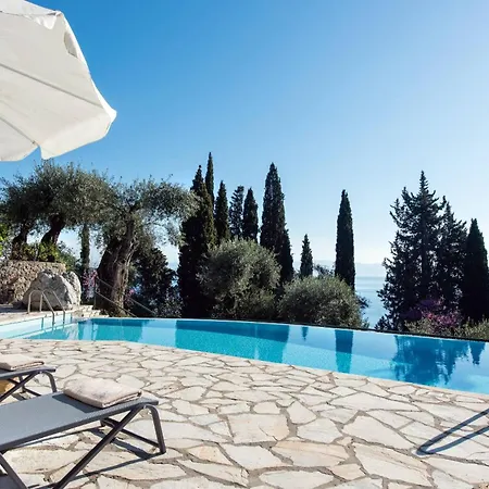 Lucky Villa *